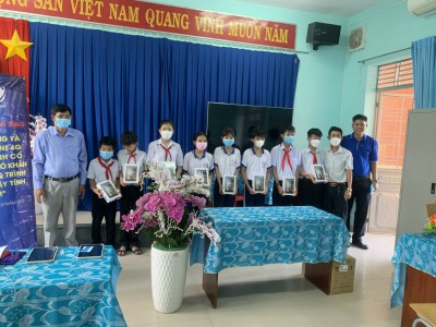 Trao điện thoại của VNPT ngày 21/02/2022