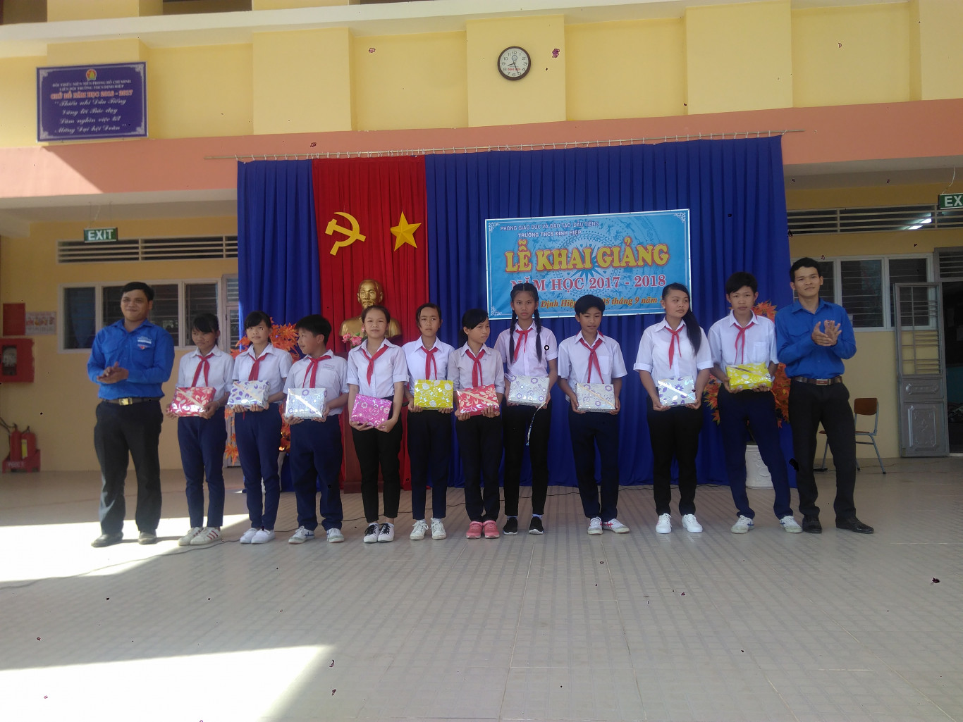 Xã Đoàn Định Hiệp tặng qùa