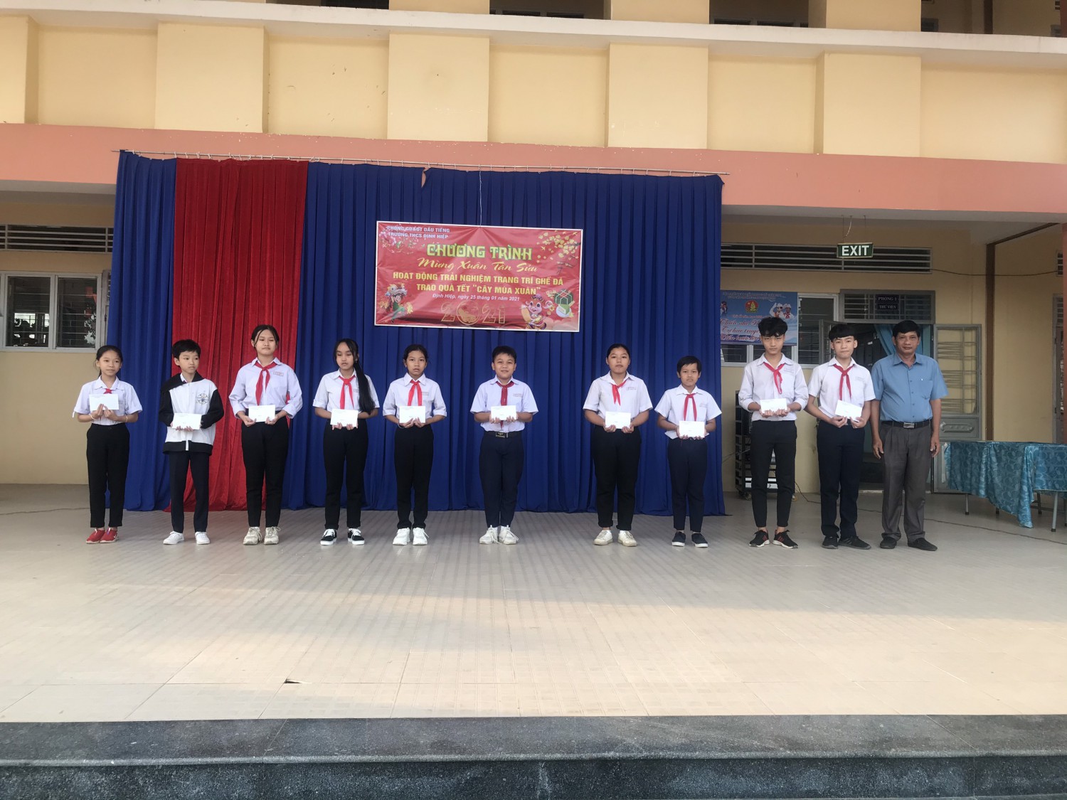 Trao quà Tết Tân sửu 2021